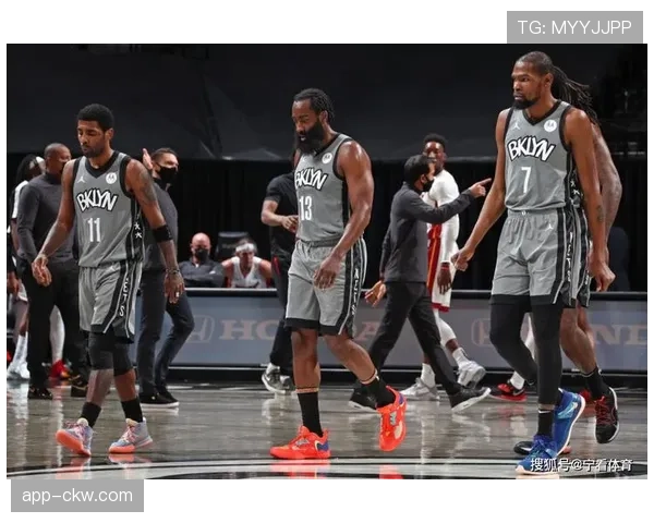 篮网加时击败尼克斯，杜兰特、哈登、欧文合砍90分